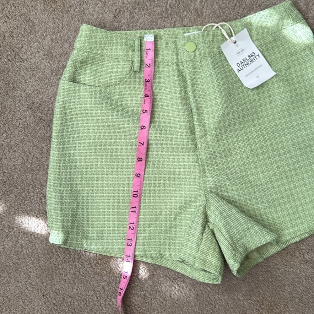 Le Lis High Waist Green Shorts with Tailored Look - Picture 7 of 8
